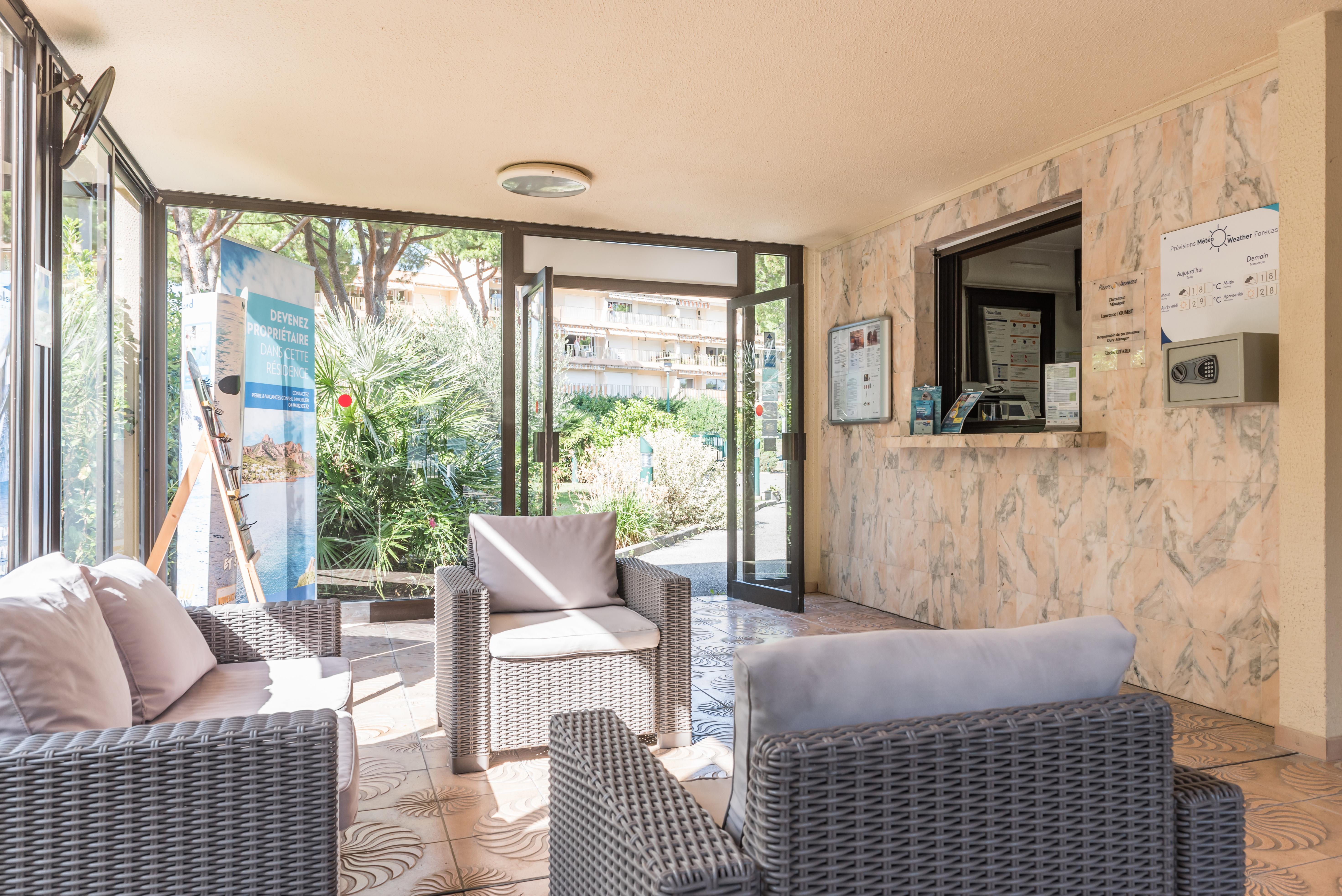 Residence Pierre & Vacances Les Jardins Ombrages Mandelieu エクステリア 写真