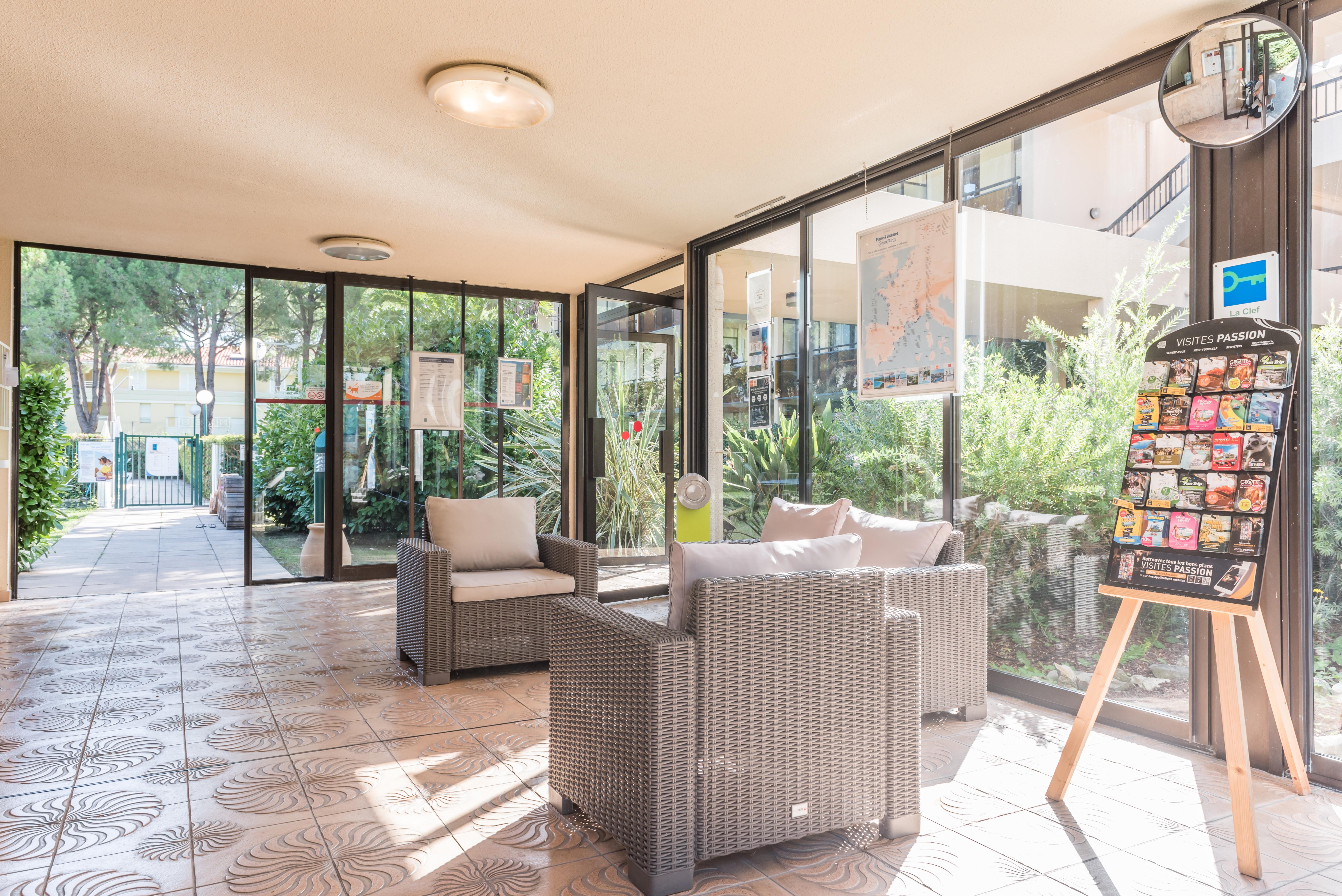 Residence Pierre & Vacances Les Jardins Ombrages Mandelieu エクステリア 写真